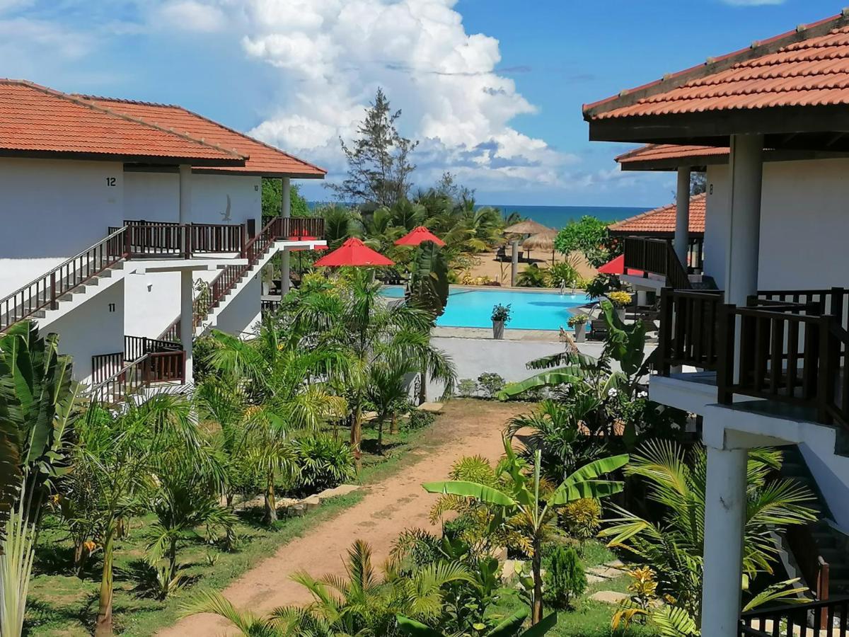 Ladja Beach Resort Ambalantota Exterior foto