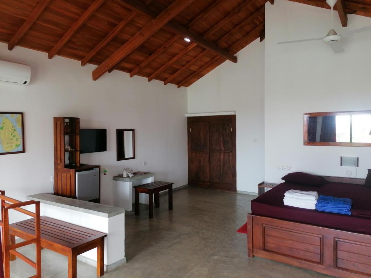 Ladja Beach Resort Ambalantota Exterior foto